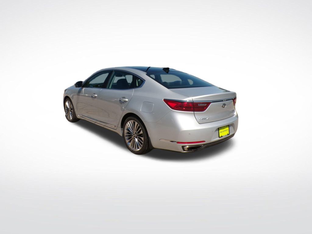 Used 2017 Kia Cadenza Limited FWD image 4