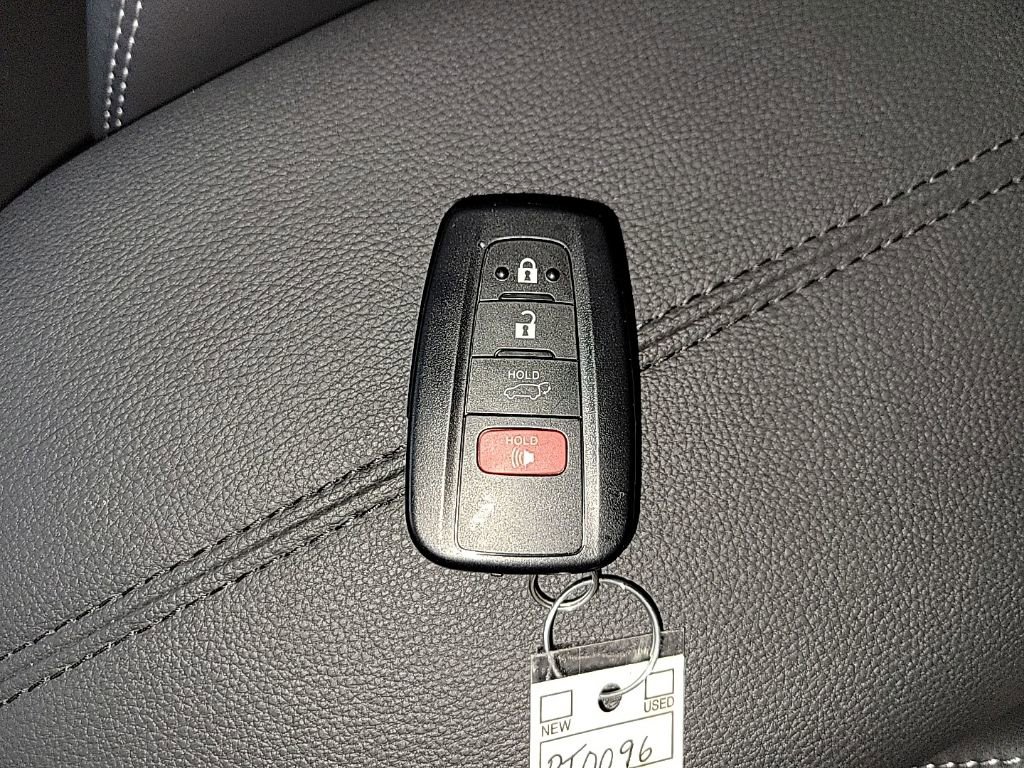 Used 2025 Toyota RAV4 Limited image 29