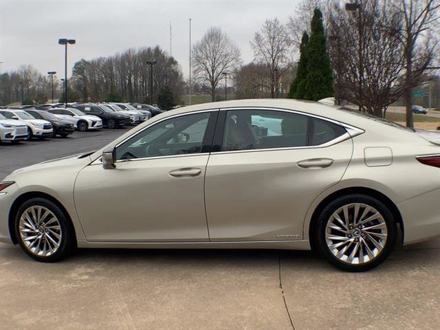 Certified 2022 Lexus ES 300h Ultra Luxury w/ Accessory Package 2 image 5