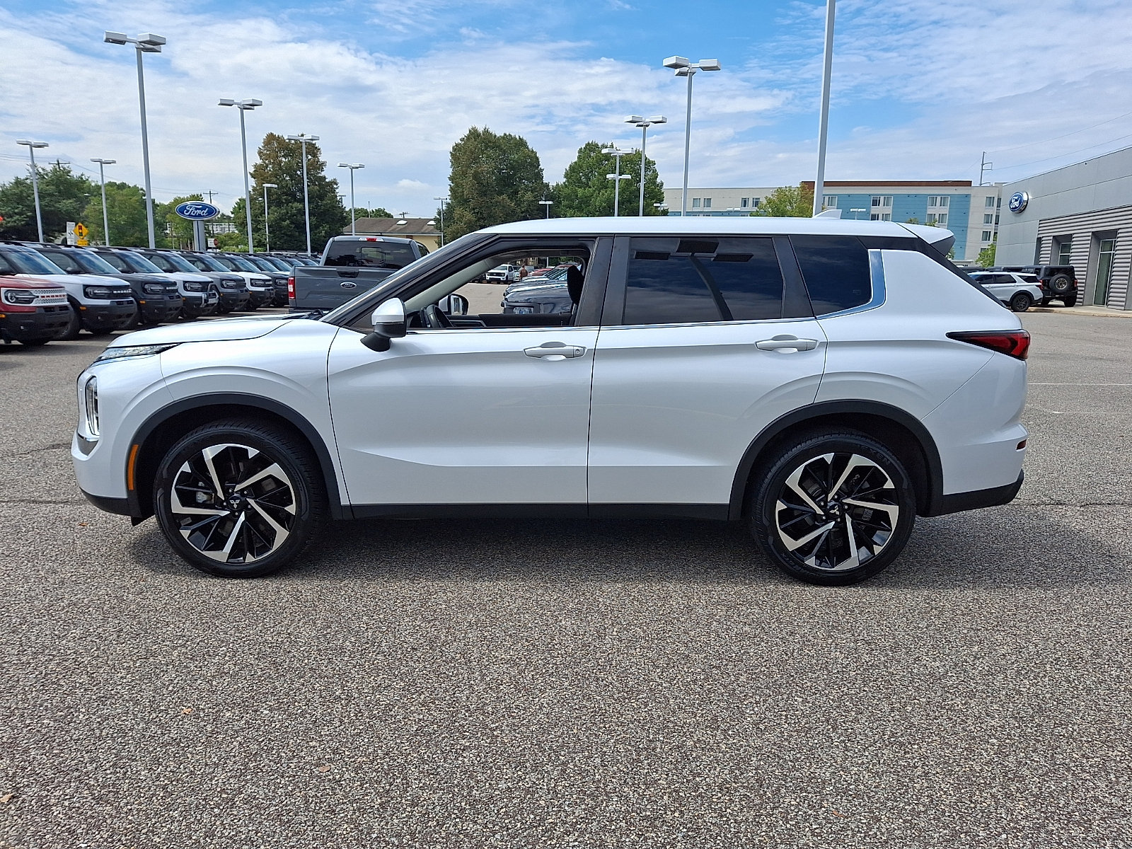 Used 2022 Mitsubishi Outlander ES AWD/4WD image 6