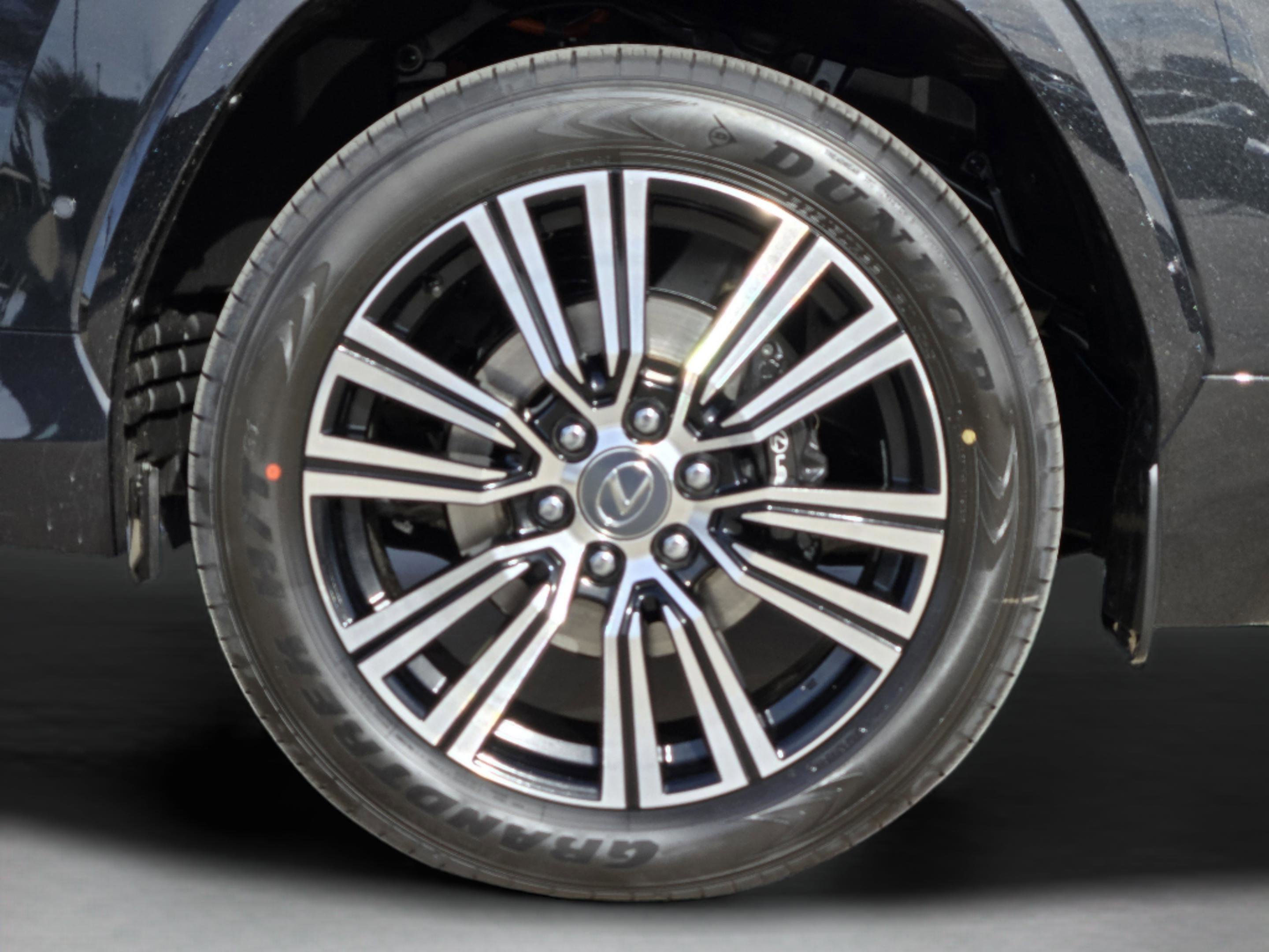 New 2026 Lexus LX 700h Luxury image 7