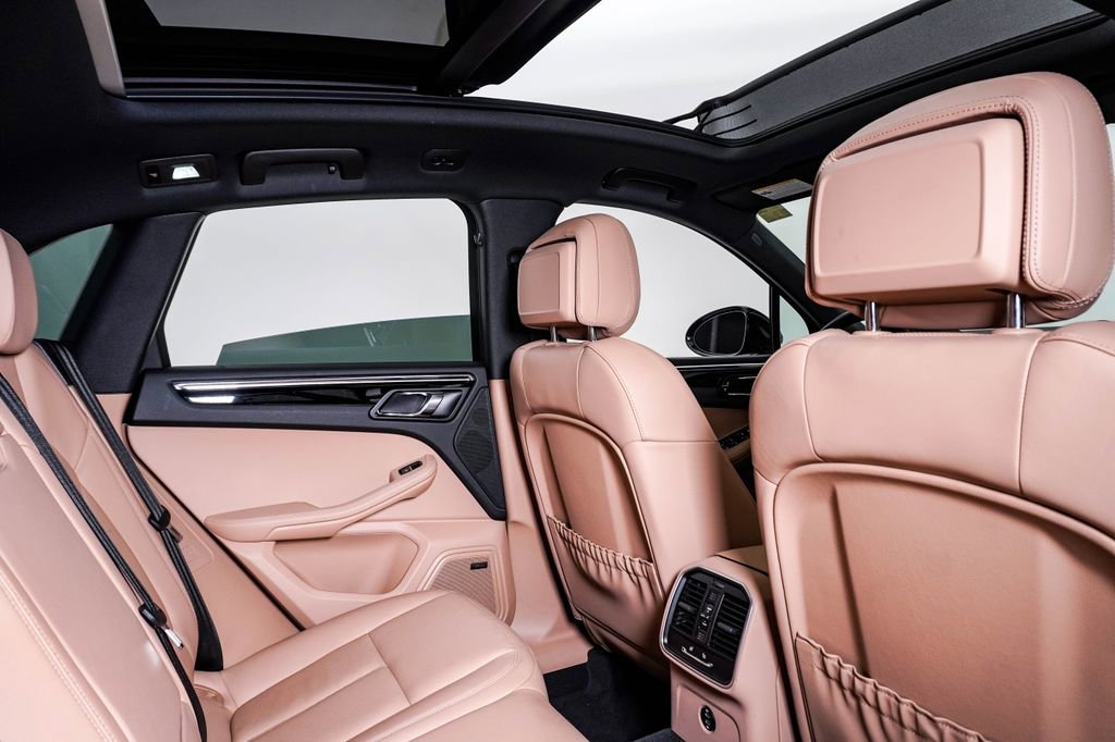Certified 2025 Porsche Macan image 16