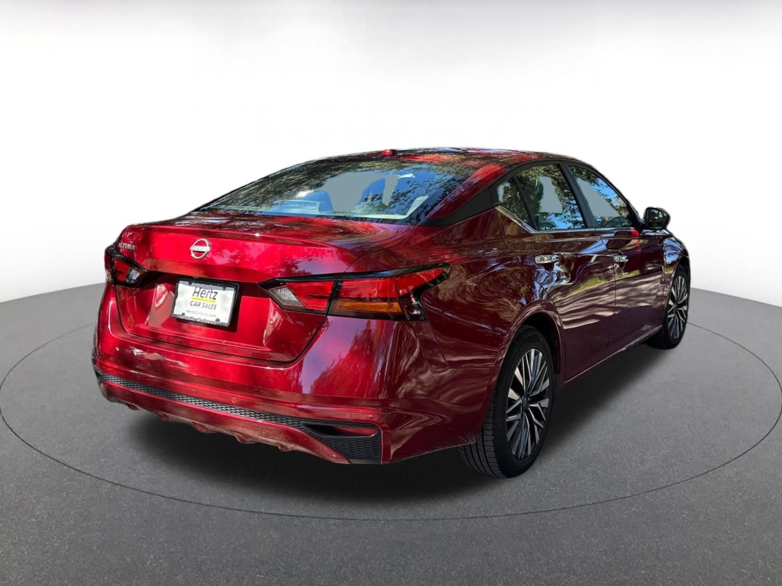 Used 2025 Nissan Altima 2.5 SV FWD image 12
