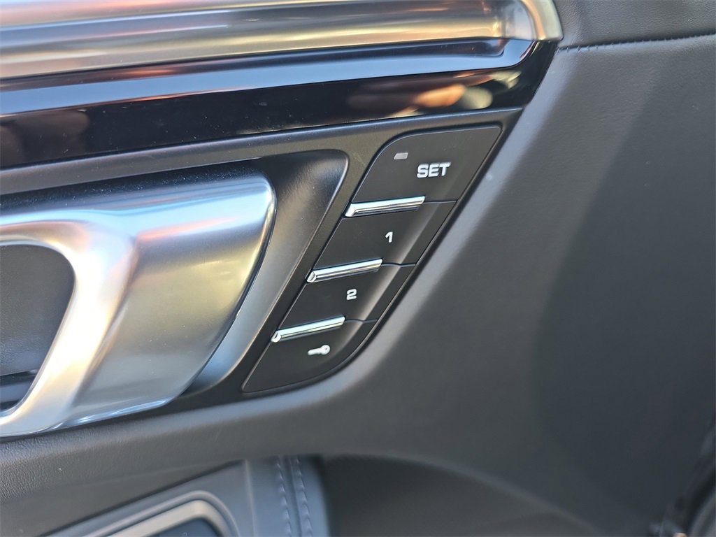 Certified 2024 Porsche Macan image 26