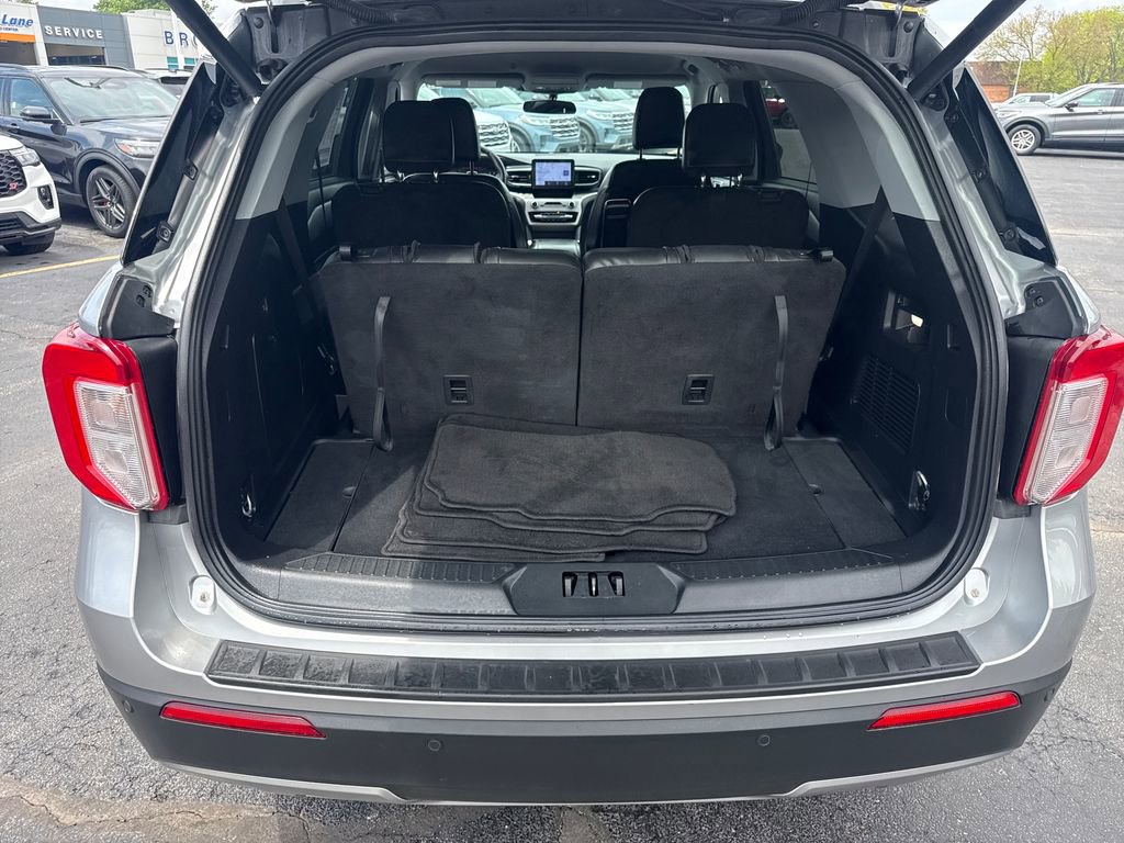 Used 2023 Ford Explorer XLT w/ Equipment Group 202A AWD/4WD image 12