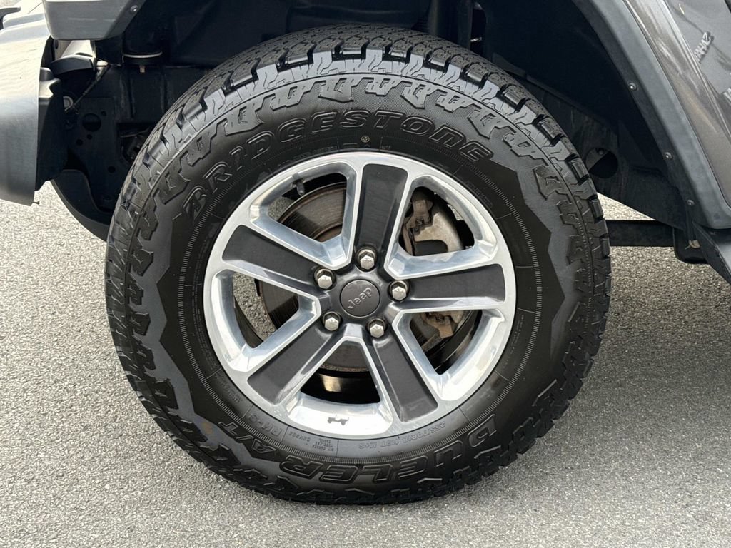 Used 2018 Jeep Wrangler Unlimited Sahara AWD/4WD image 8
