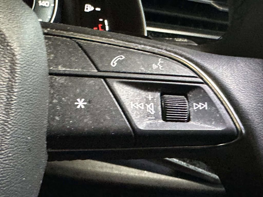 Used 2022 Audi Q8 Premium image 28