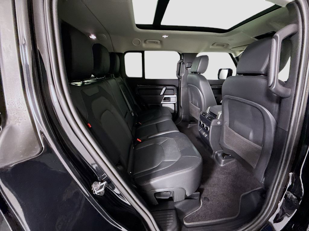 Used 2023 Land Rover Defender 130 X-Dynamic SE image 23