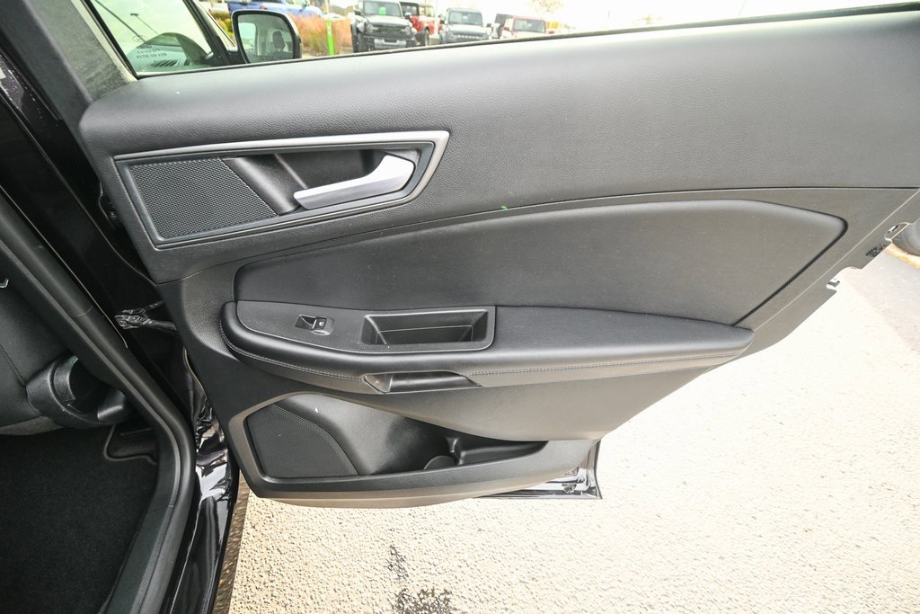 New 2024 Ford Edge SE w/ Black Appearance Package image 23