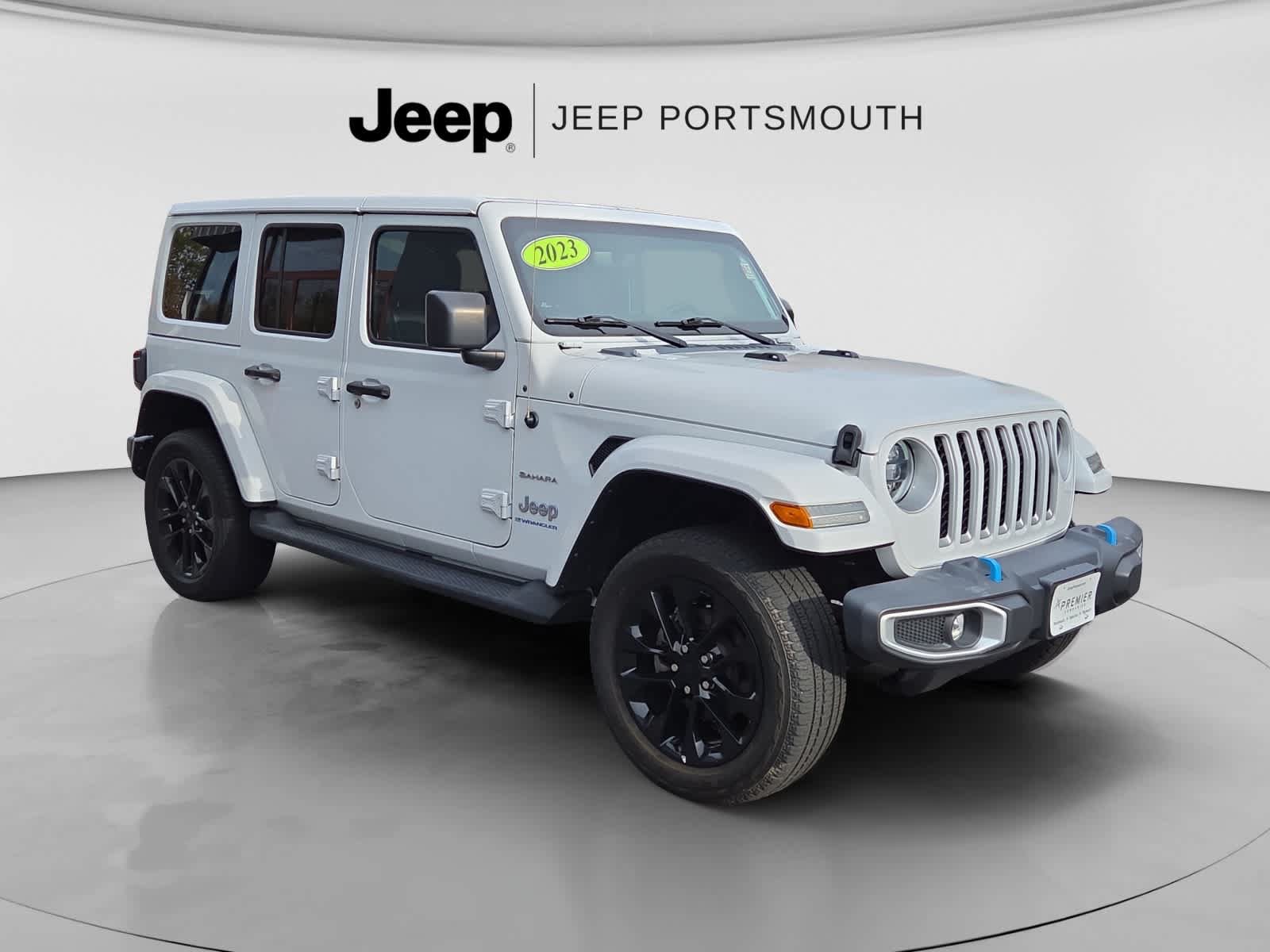 Used 2023 Jeep Wrangler Unlimited Sahara w/ Cold Weather Group AWD/4WD image 1