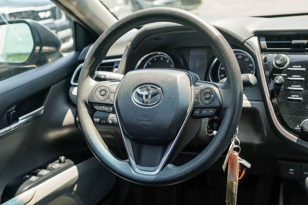 Used 2018 Toyota Camry LE FWD image 14