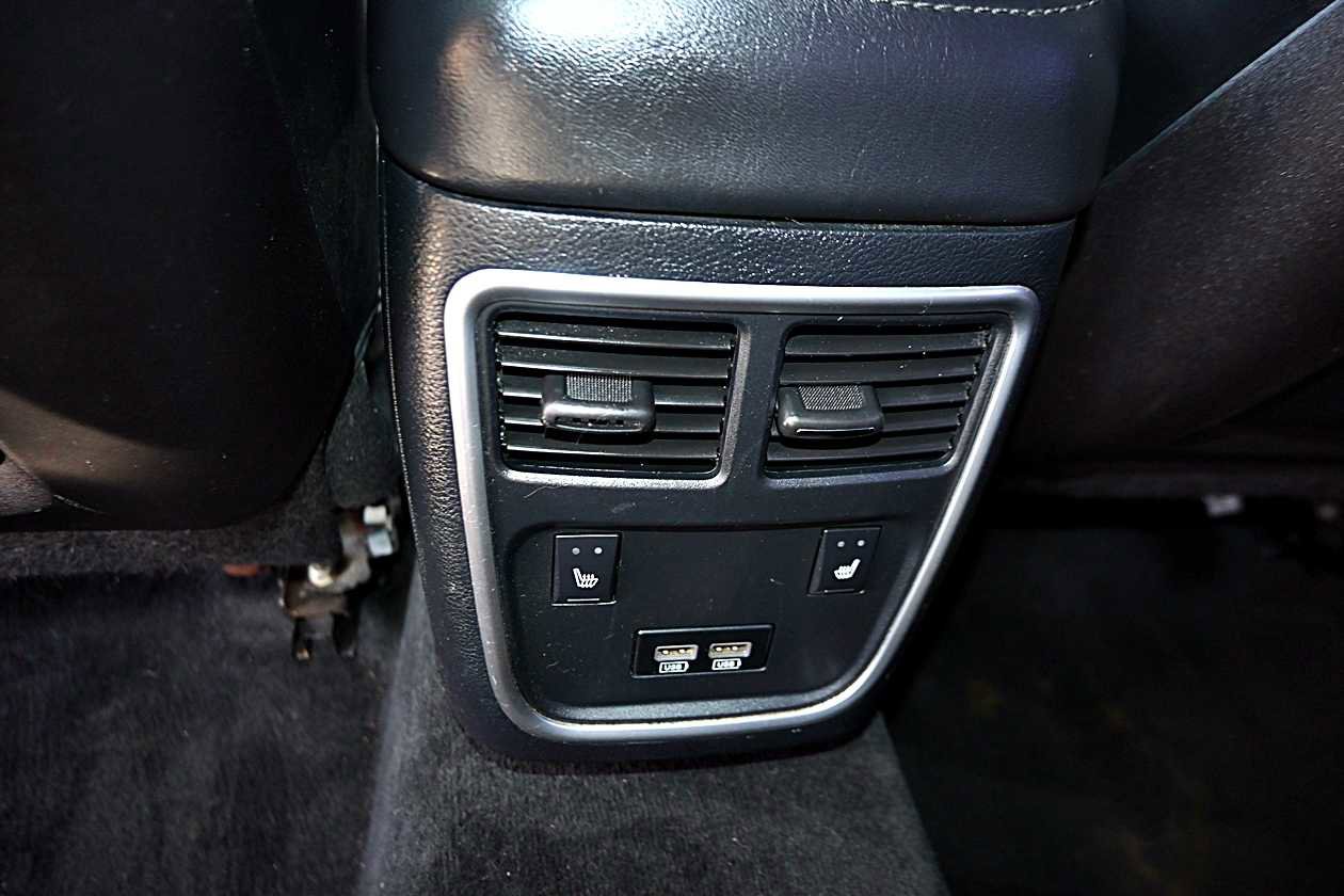 Used 2015 Dodge Charger R/T w/ Plus Group RWD image 10