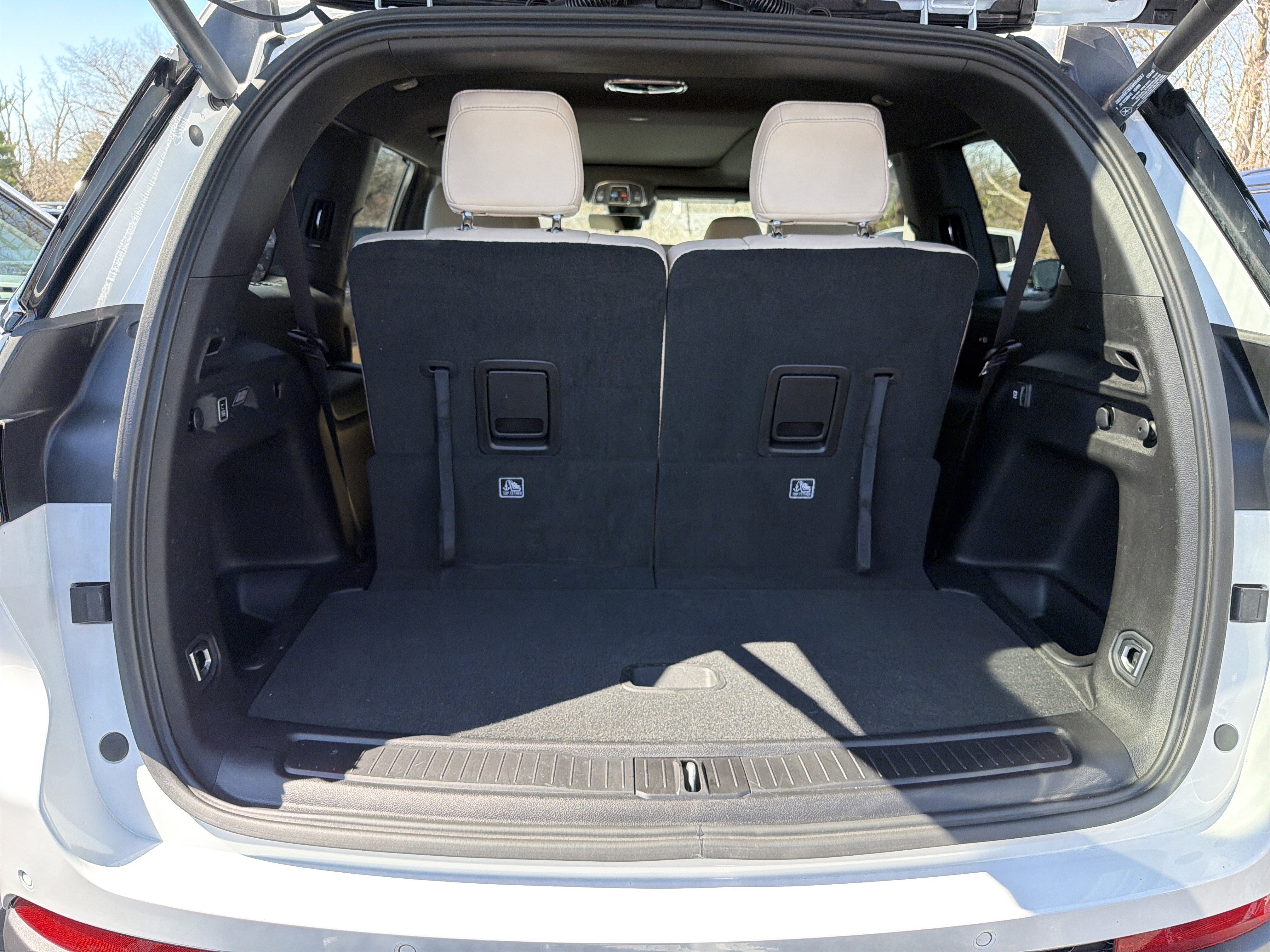 Certified 2025 Jeep Grand Cherokee L Limited w/ Luxury Tech Group II image 9