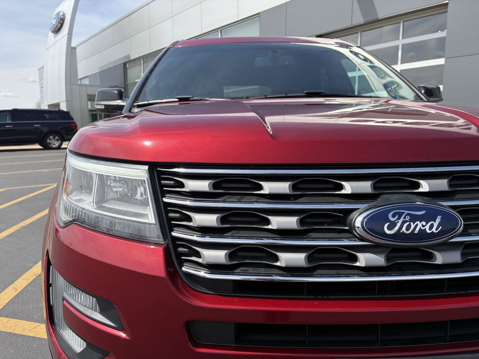 Used 2016 Ford Explorer XLT w/ Equipment Group 202A AWD/4WD image 24
