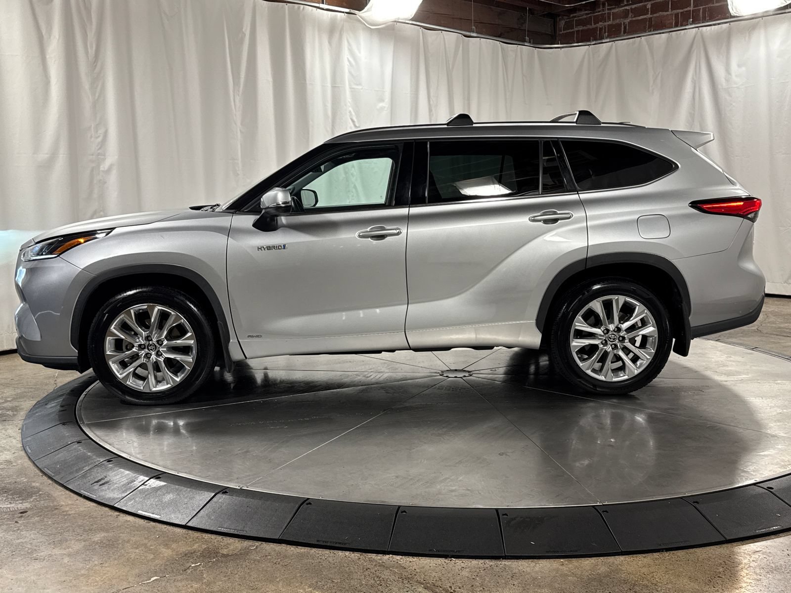 Used 2021 Toyota Highlander Limited AWD/4WD image 8