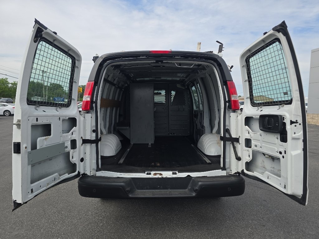 Used 2017 Chevrolet Express 2500 RWD image 9