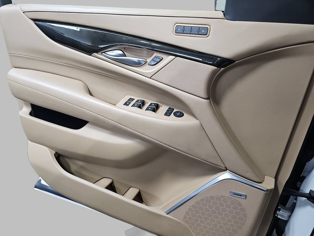Used 2019 Cadillac Escalade Platinum AWD/4WD image 34