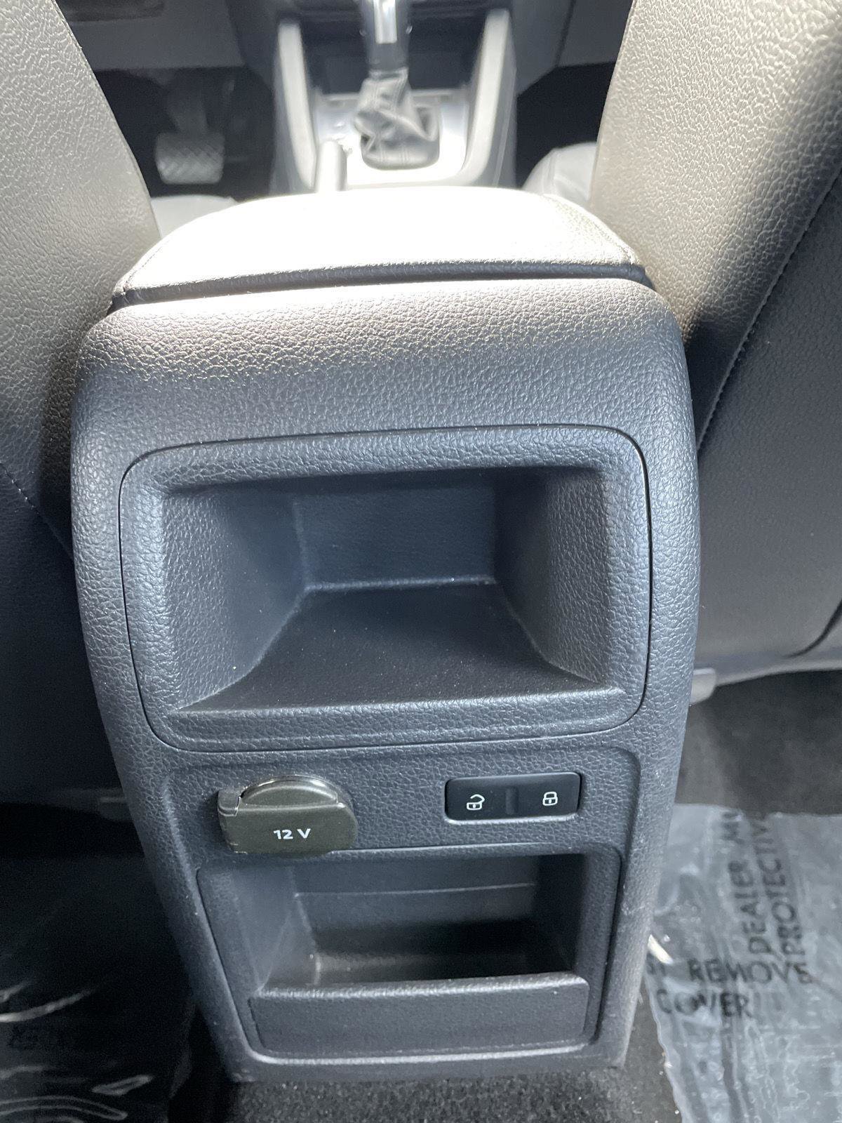 Used 2014 Volkswagen Jetta SE FWD image 23