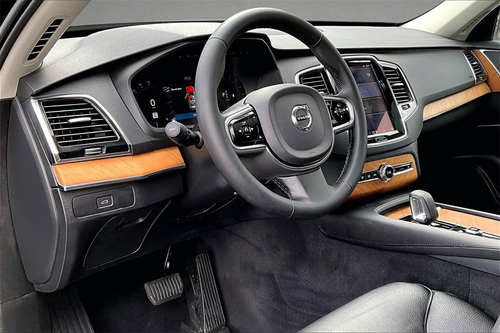 Certified 2023 Volvo XC90 B6 Plus image 16