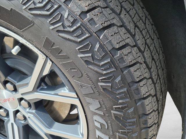 Used 2025 GMC Acadia AT4 AWD/4WD image 12
