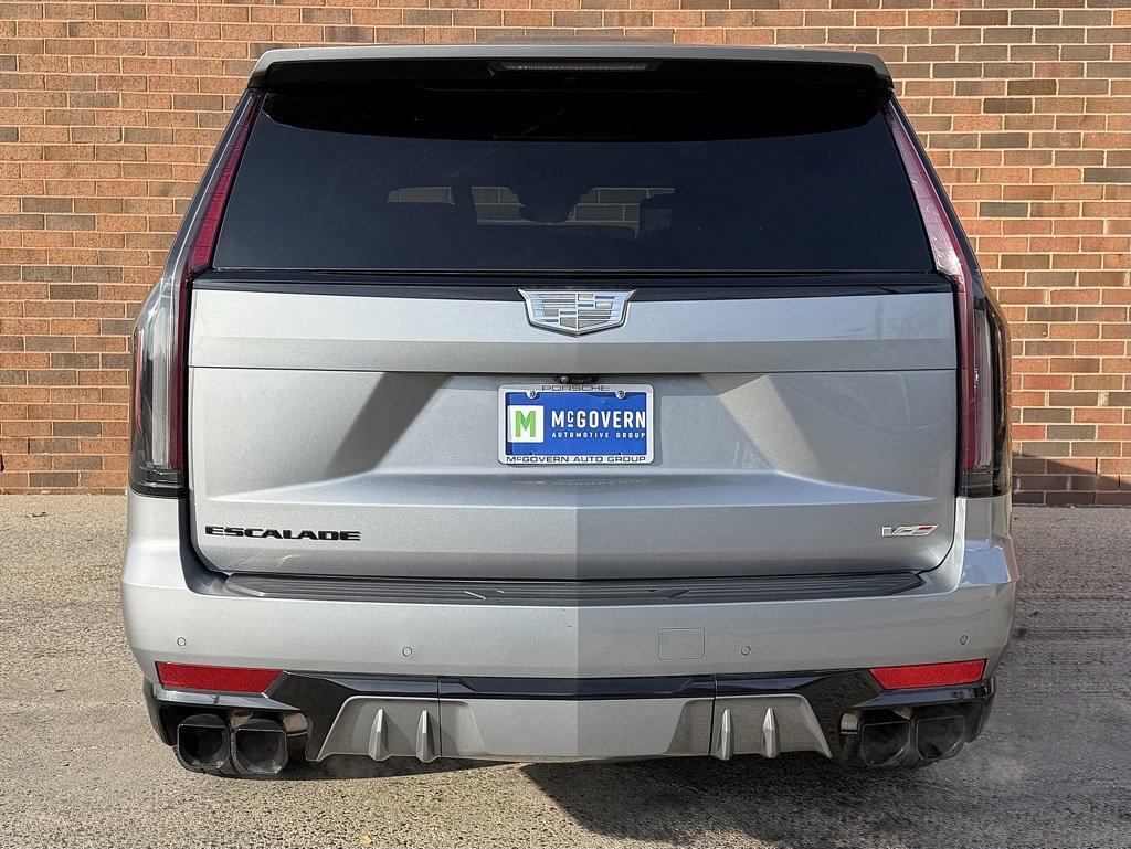 Used 2023 Cadillac Escalade V w/ LPO, ONYX Package image 6