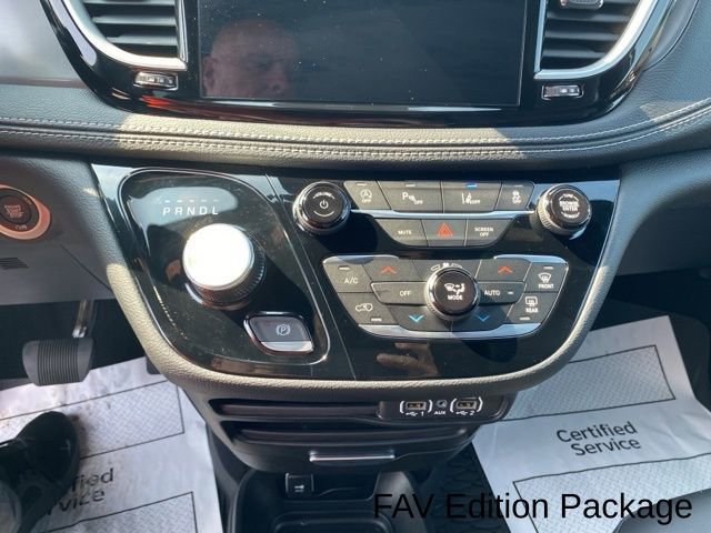 New 2025 Chrysler Pacifica Select w/ Fav Edition Package image 18