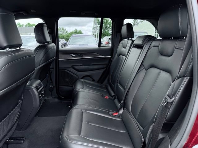 Used 2025 Jeep Grand Cherokee Limited AWD/4WD image 20