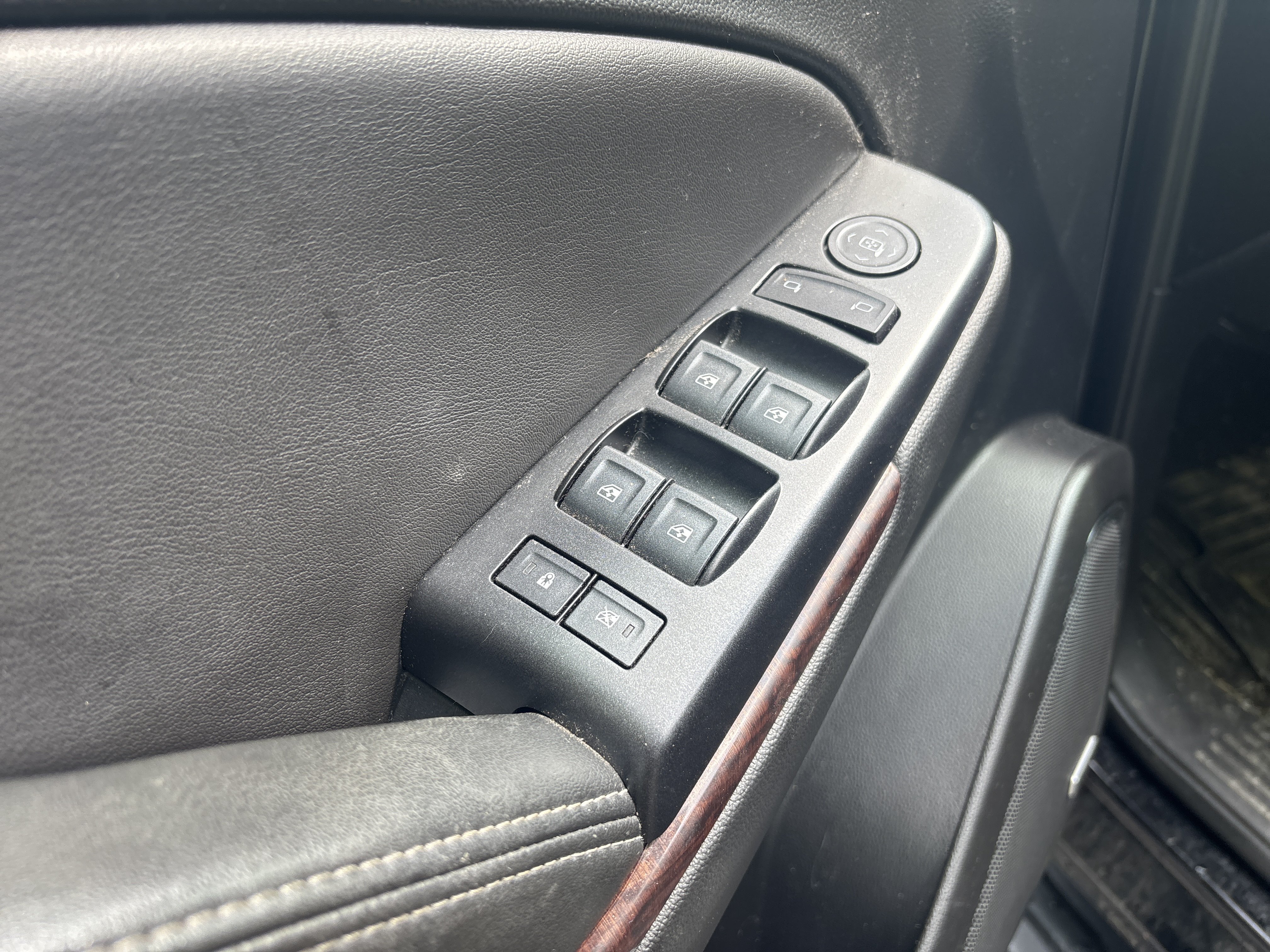 Used 2018 GMC Yukon SLE w/ SLE Value Package AWD/4WD image 18