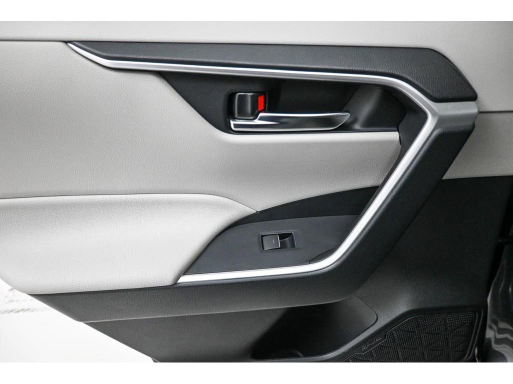 Used 2022 Toyota RAV4 XLE w/ Convenience Package image 25