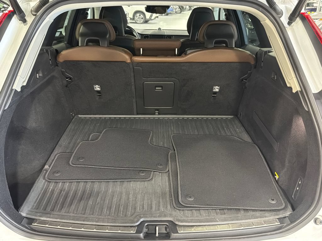 Used 2018 Volvo XC60 T8 Inscription w/ Advanced Package AWD/4WD image 25