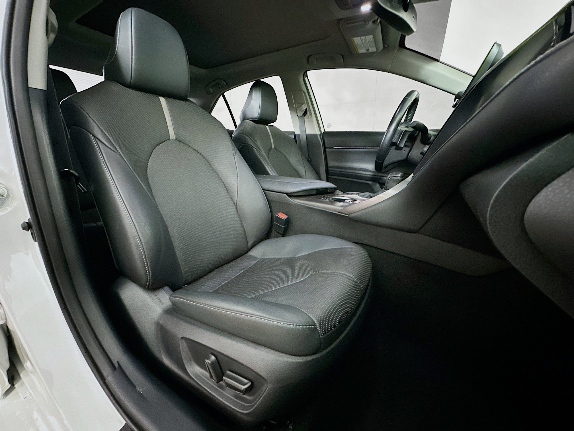 Used 2024 Toyota Camry XSE w/ Navigation Package FWD image 31