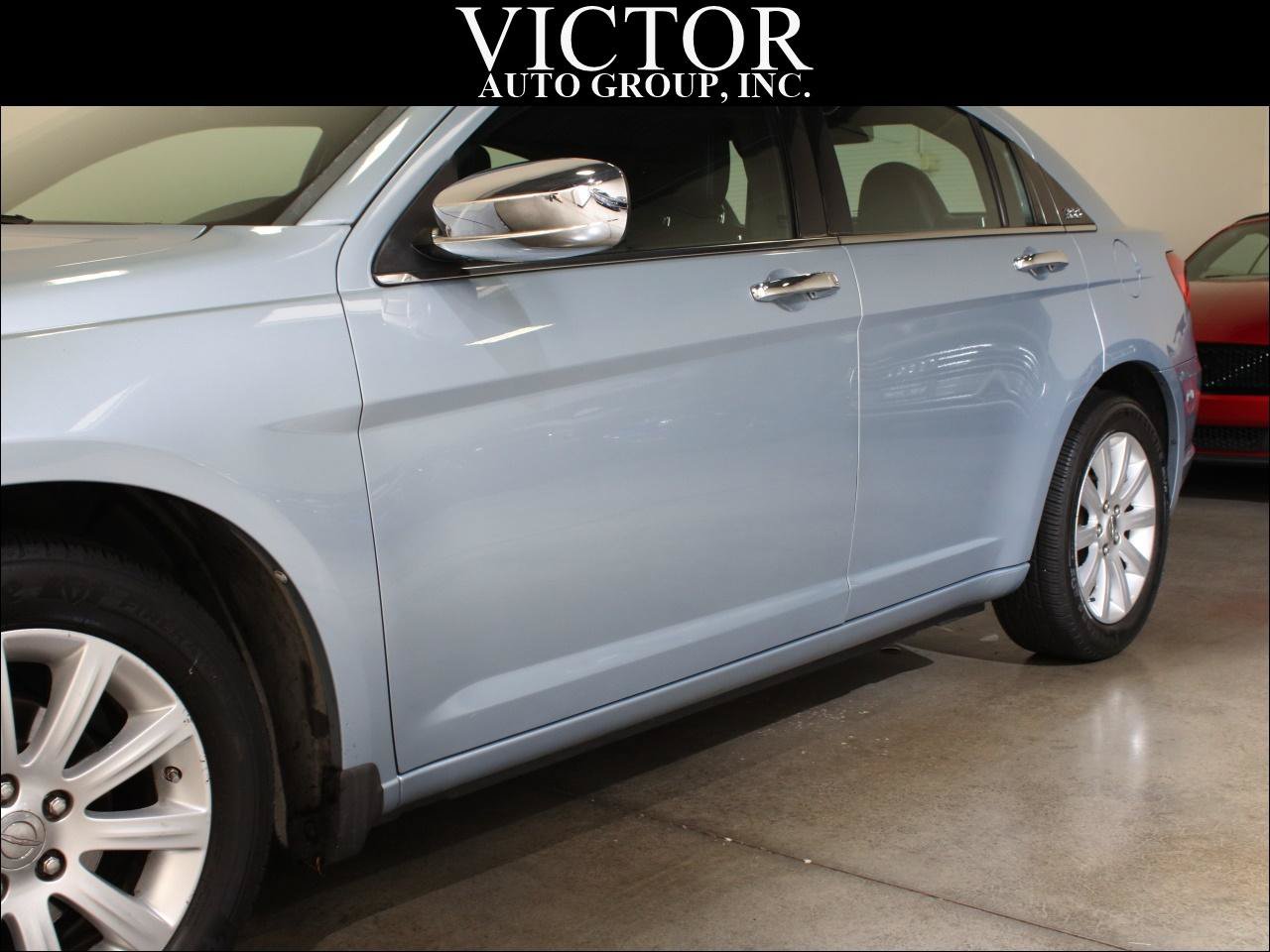 Used 2013 Chrysler 200 Limited FWD image 6