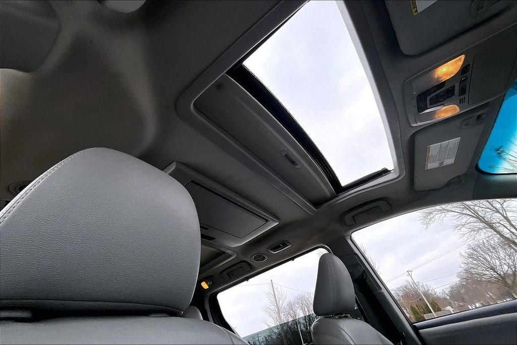 Used 2017 Toyota Sienna Limited Premium image 22