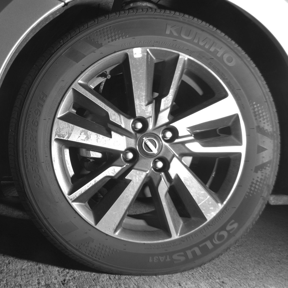 Used 2025 Nissan Versa SV image 12