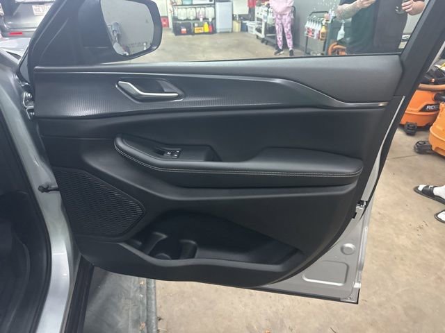 Used 2023 Jeep Grand Cherokee Laredo image 21