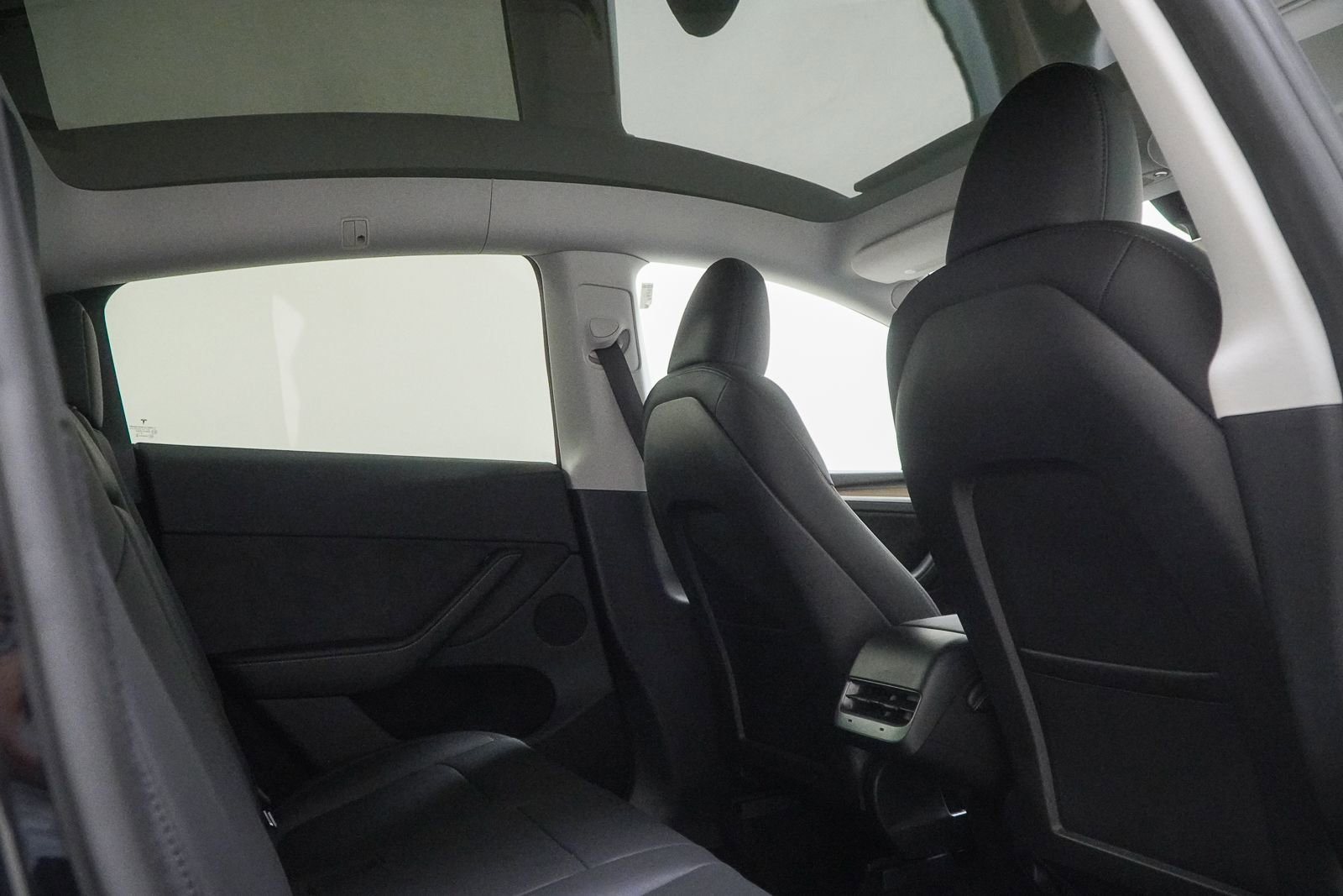 Used 2024 Tesla Model Y Long Range AWD/4WD image 37