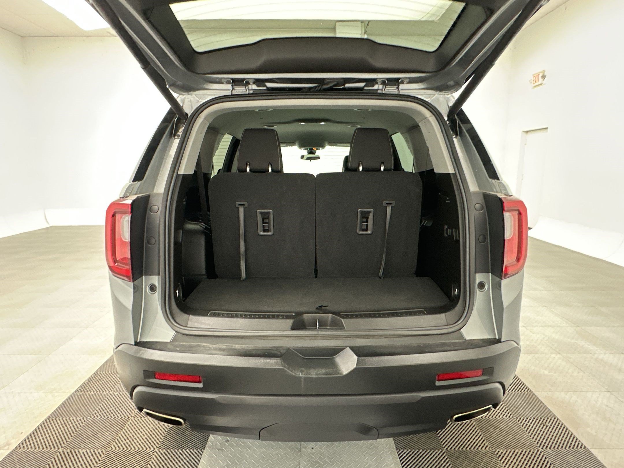 Certified 2023 GMC Acadia SLE w/ Driver Convenience Package AWD/4WD image 25