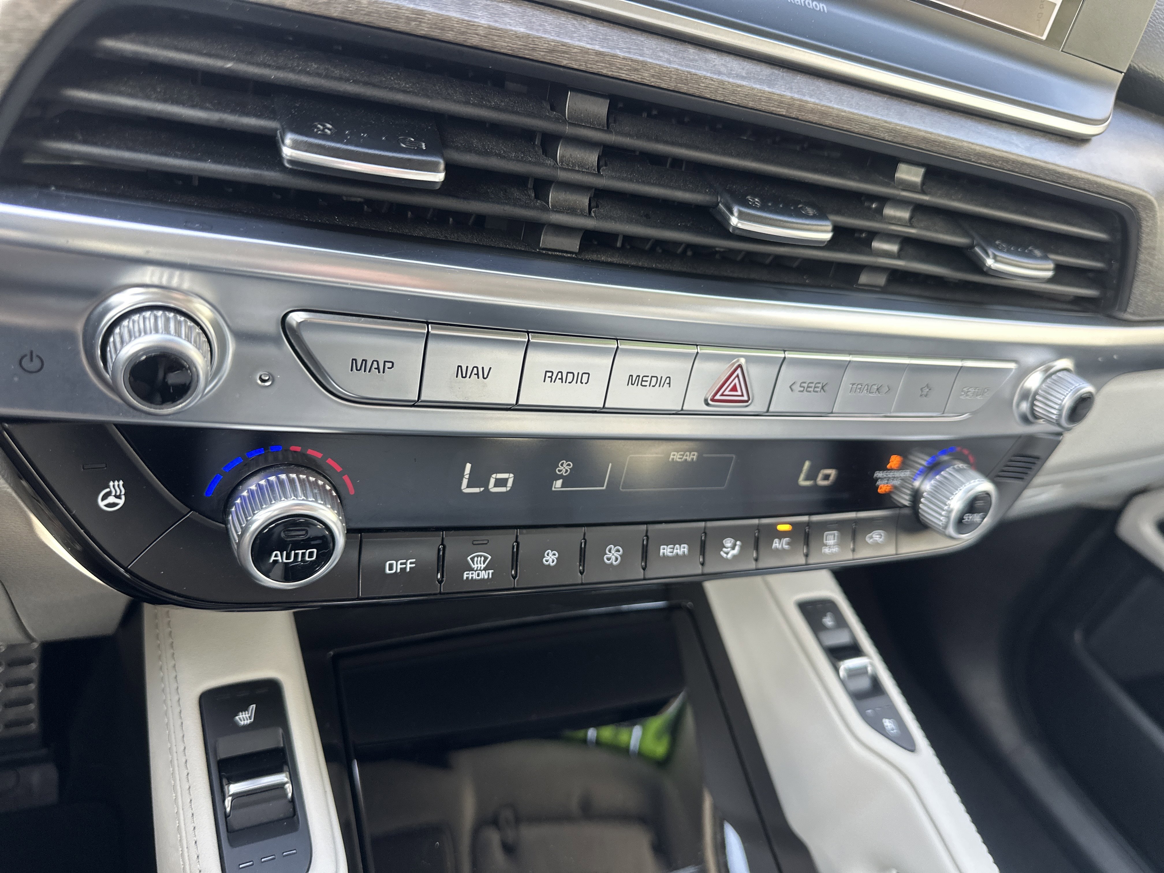 Used 2021 Kia Telluride SX w/ SX Prestige Package AWD/4WD image 19