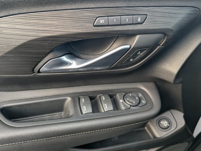 Used 2022 GMC Terrain SLT w/ Tech Package FWD image 15