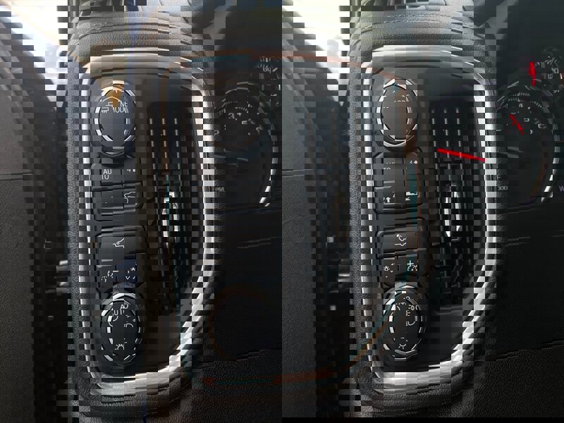 Used 2021 Chevrolet Silverado 1500 LT image 31