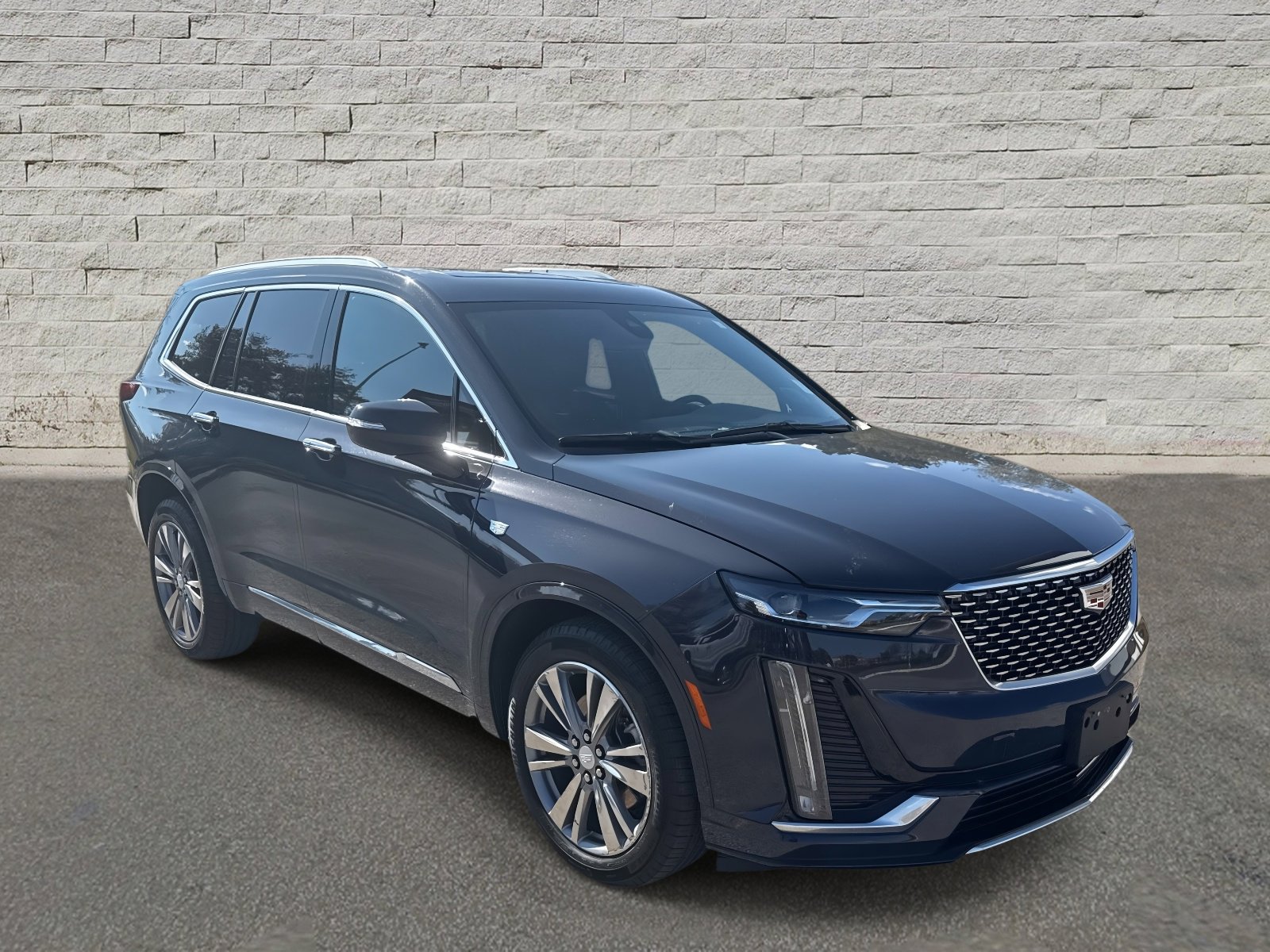 Used 2025 Cadillac XT6 Premium Luxury image 3