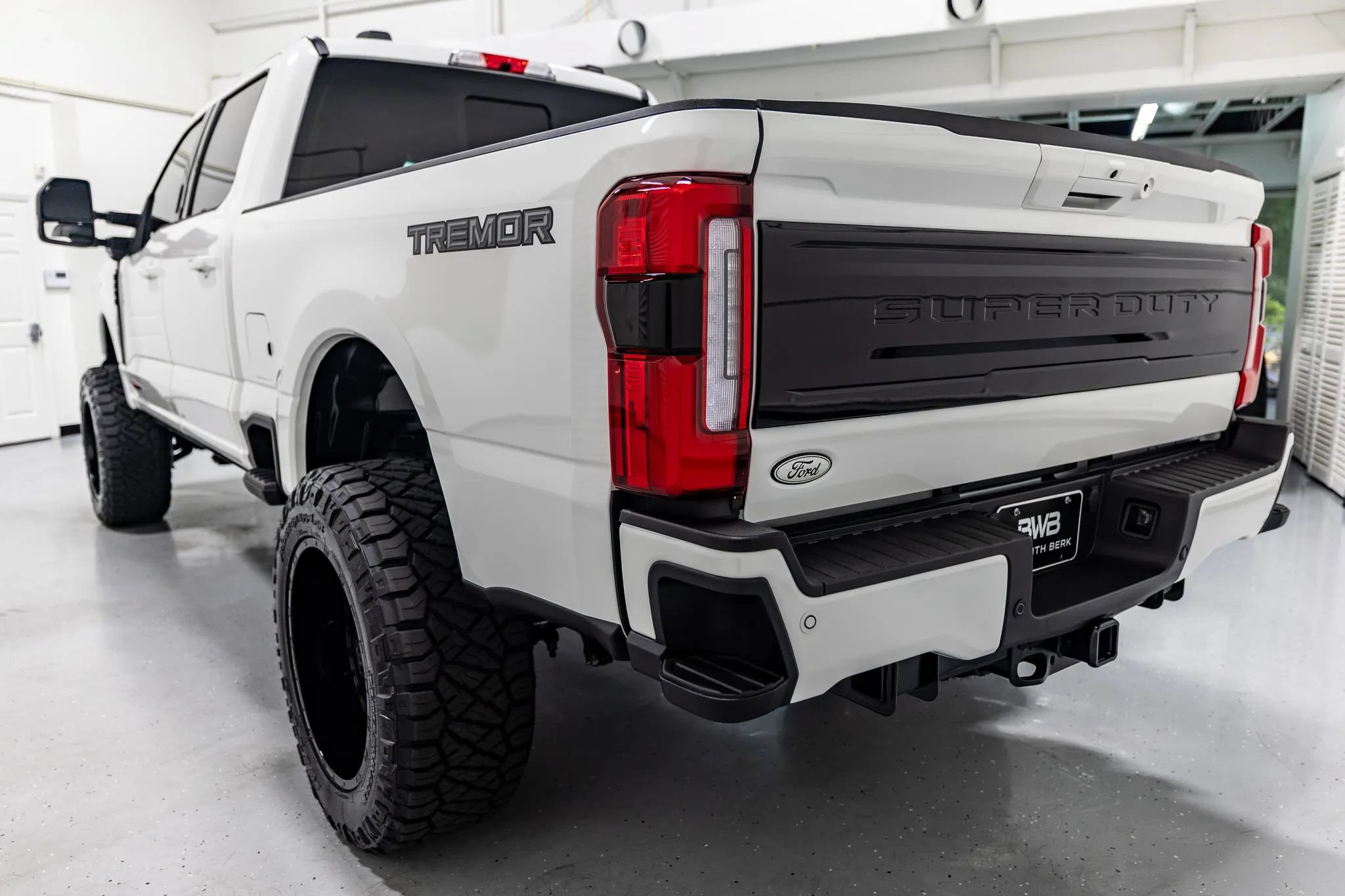 Used 2026 Ford F250 Platinum w/ Tremor Off-Road Package AWD/4WD image 17