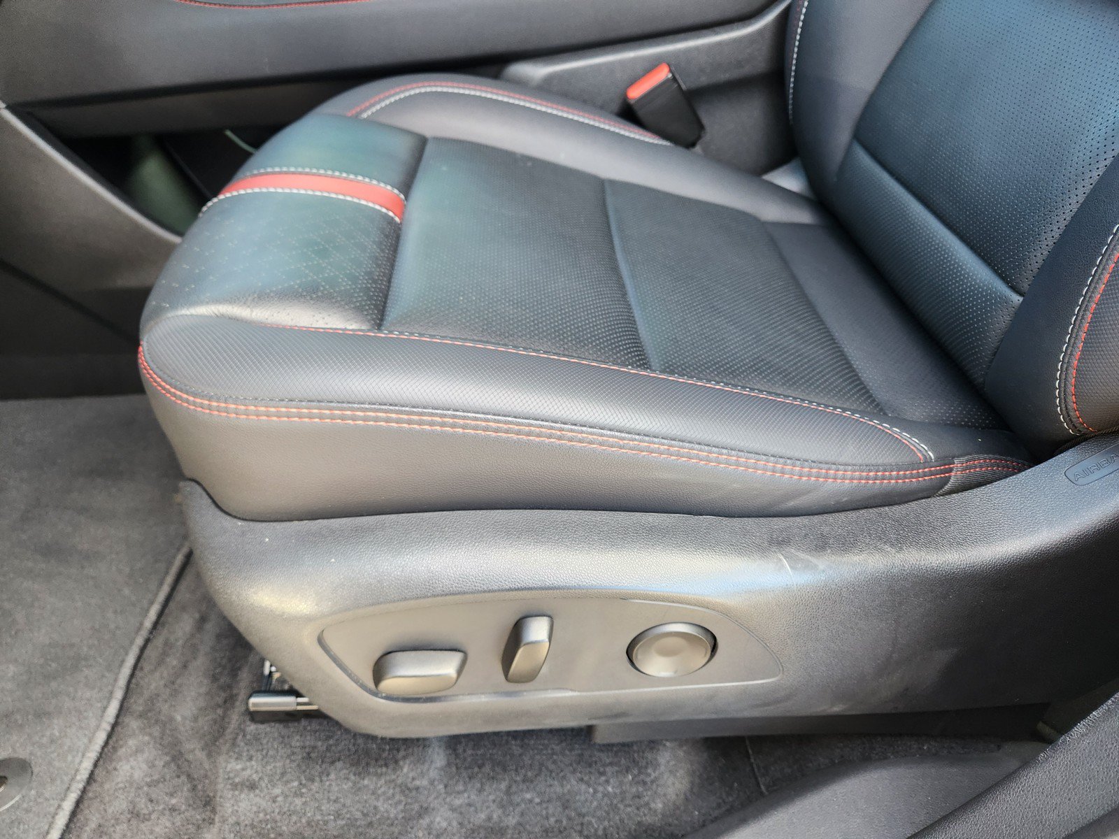 Used 2024 Chevrolet Traverse RS FWD image 23