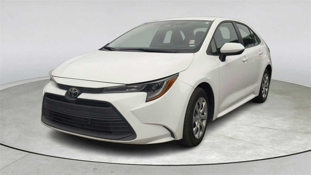 Used 2024 Toyota Corolla LE image 3