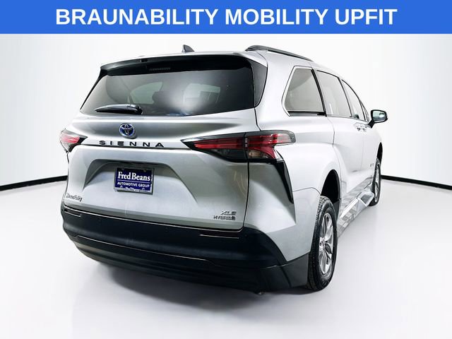 Used 2021 Toyota Sienna XLE w/ XLE Plus Package image 7