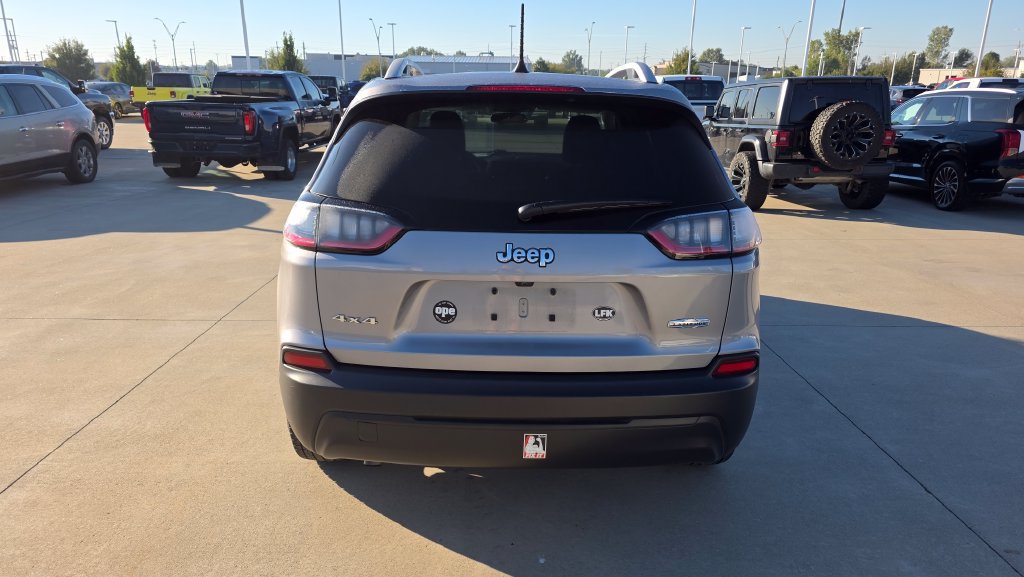Used 2019 Jeep Cherokee Latitude w/ Cold Weather Group AWD/4WD image 4