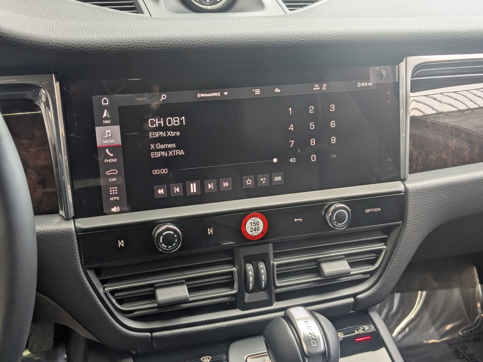 Certified 2026 Porsche Macan Turbo AWD/4WD image 18