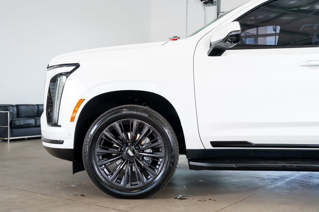 Used 2025 Cadillac Escalade ESV Sport w/ LPO, ONYX Package image 9