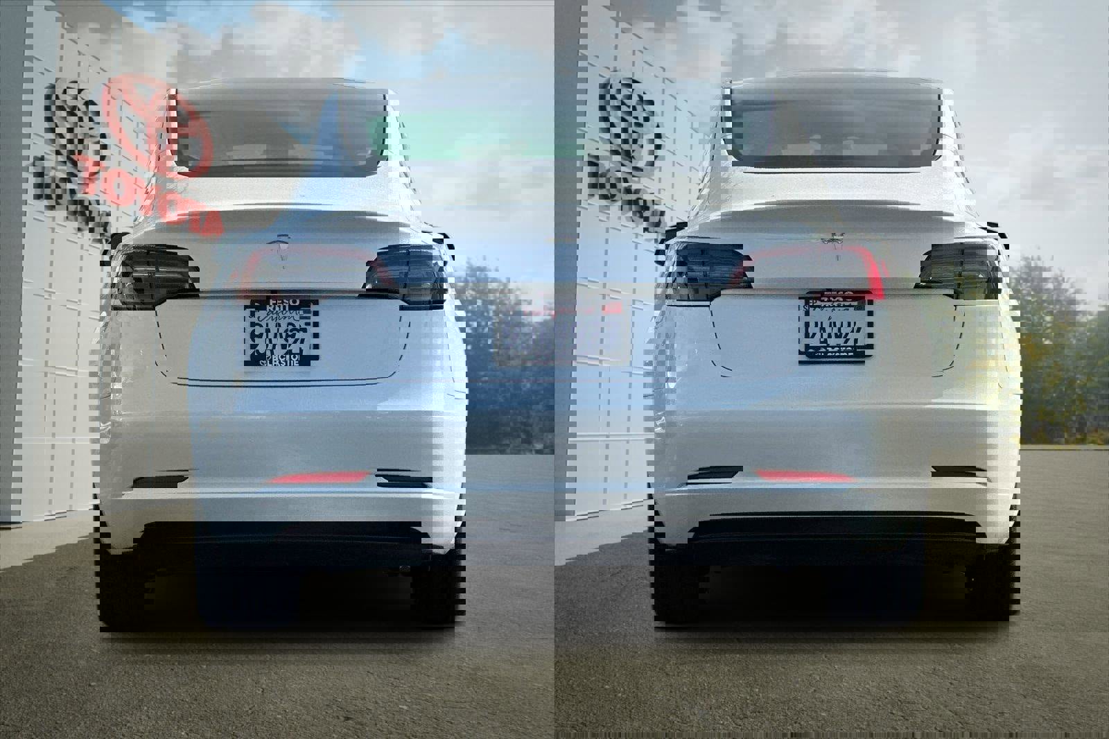 Used 2023 Tesla Model 3 Standard Range image 4