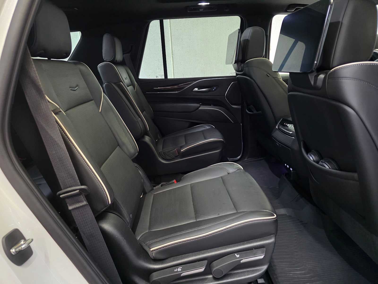 Certified 2021 Cadillac Escalade Premium Luxury w/ LPO, Illumination Package AWD/4WD image 12